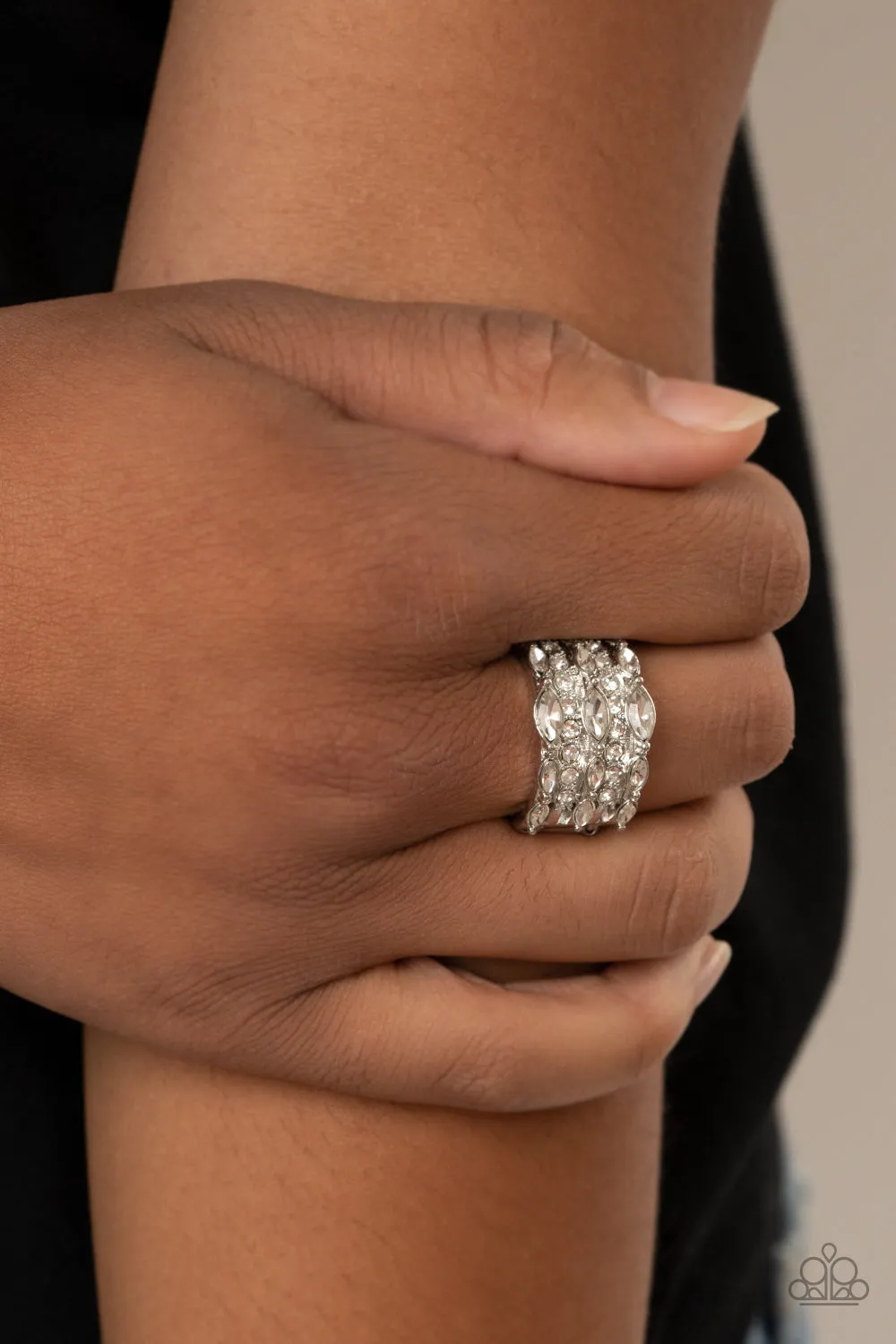 Diva Diadem - White - Paparazzi
