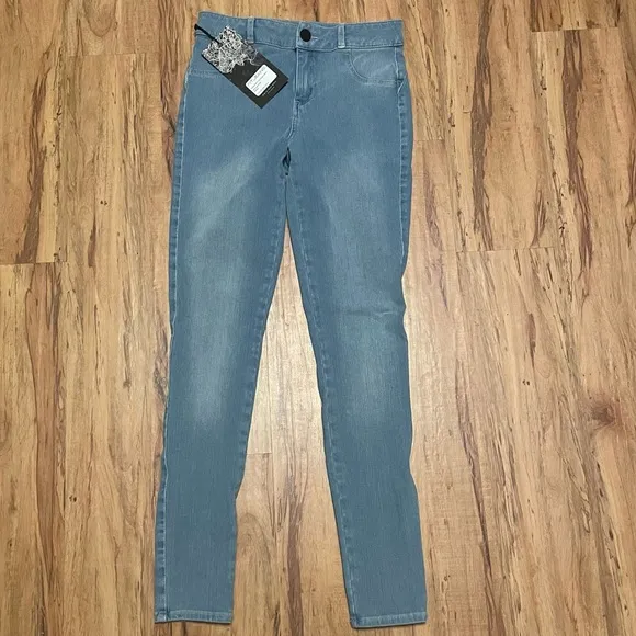 Fit Jeans Light Wash Stretchy Women’s Jeans