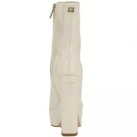GUESS - White 1-1/2&quot; Platform Cushioned Logo Byra Square Toe Block Heel Size