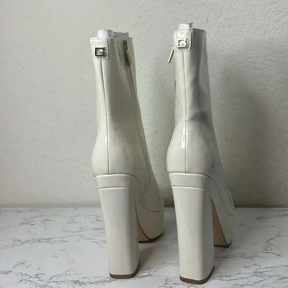 GUESS - White 1-1/2&quot; Platform Cushioned Logo Byra Square Toe Block Heel Size