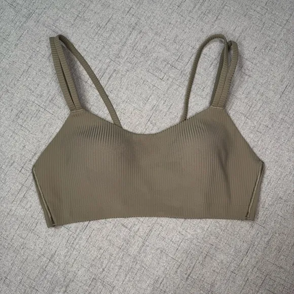 Lululemon Like a Cloud Ribbed Bra Light Support B/C Cup Nomad Size 6 Sports Bra