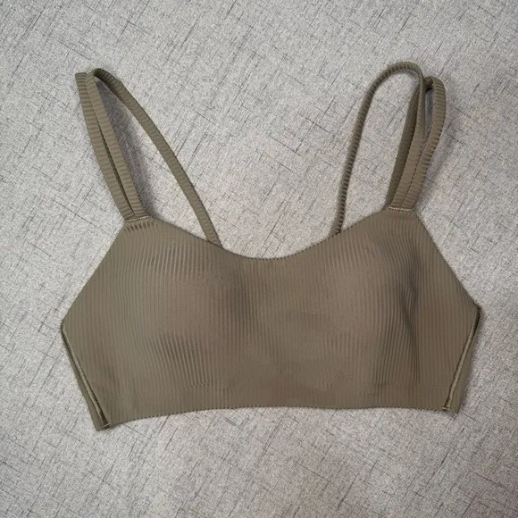 Lululemon Like a Cloud Ribbed Bra Light Support B/C Cup Nomad Size 6 Sports Bra