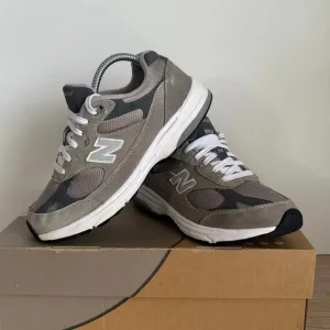 New Balance 993 Grey/White Kids Sneakers - SZ 4.5 Y- 6 W