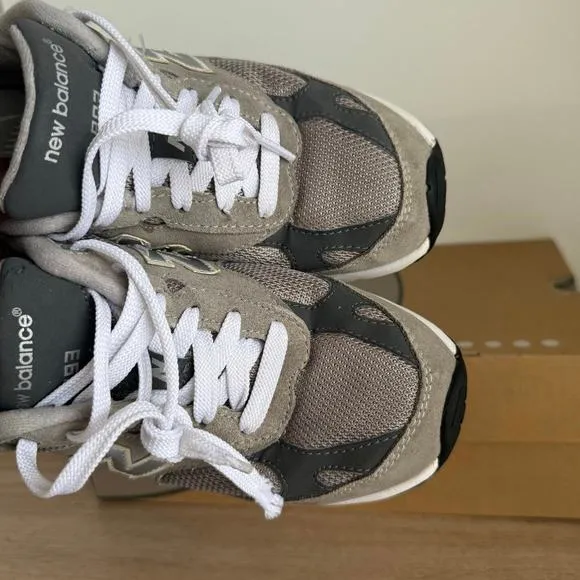 New Balance 993 Grey/White Kids Sneakers - SZ 4.5 Y- 6 W