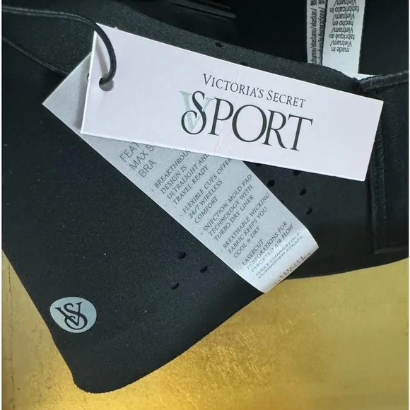 NWT Victoria's Secret Featherweight Max Sports Bra Black size 32DD