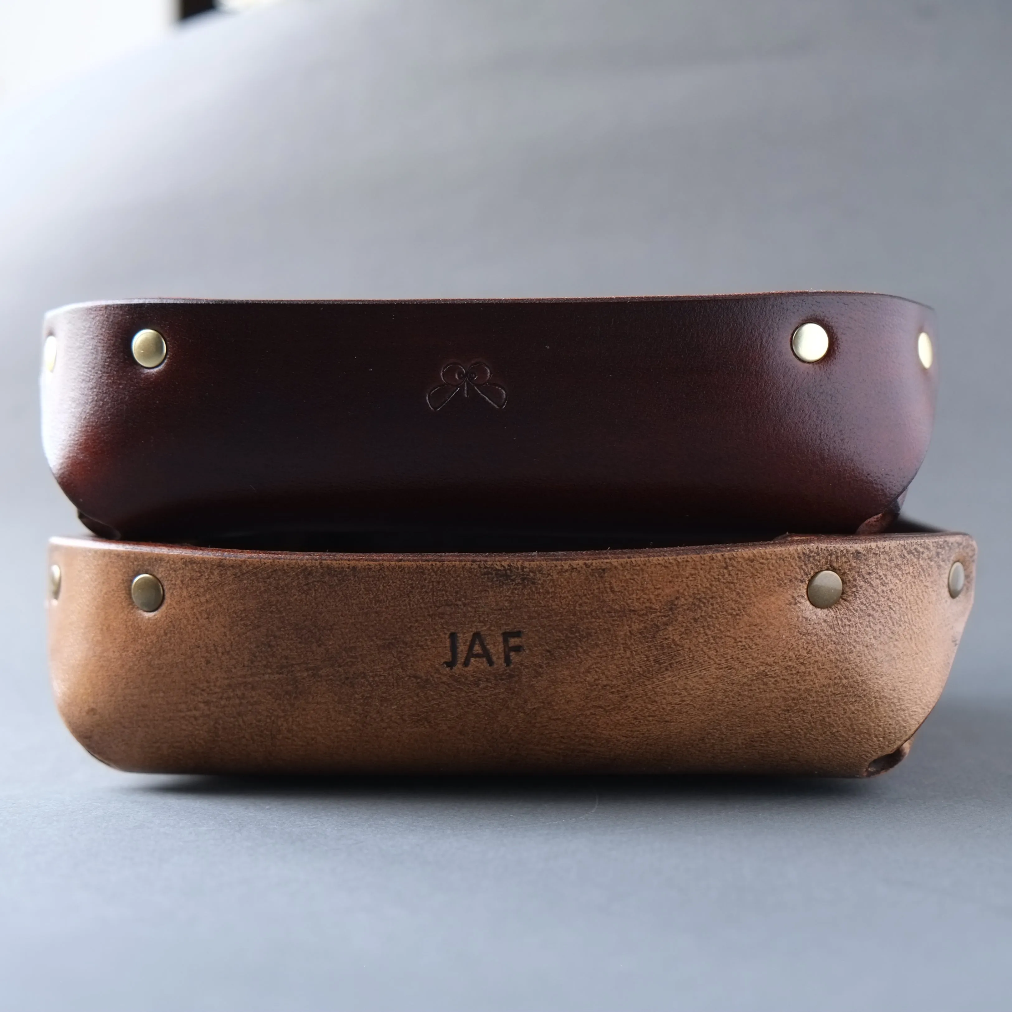 SMALL LEATHER VALET TRAY / TAN