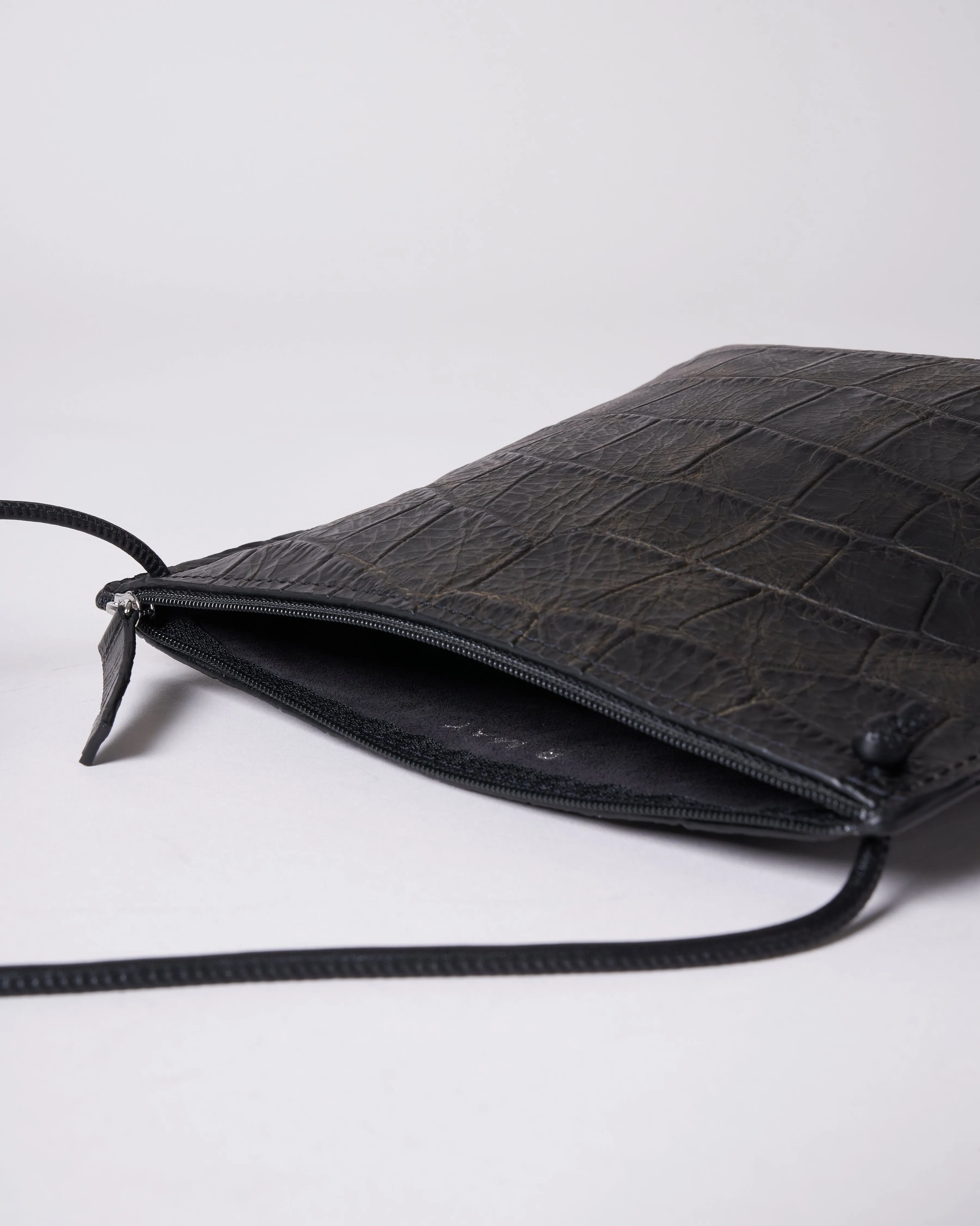 strappy pouch - vintage black gator