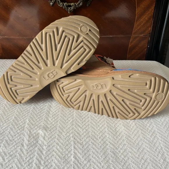 UGG Highland Hi Heritage kids size 1