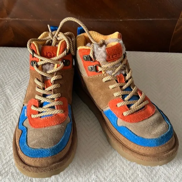 UGG Highland Hi Heritage kids size 1