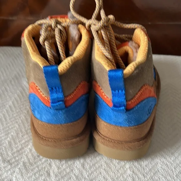 UGG Highland Hi Heritage kids size 1